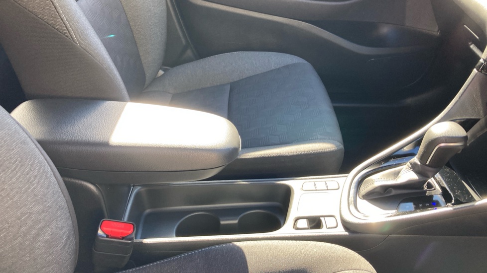Toyota Yaris 1.5 Hybrid Design 5dr CVT Hybrid Hatchback - Image 18