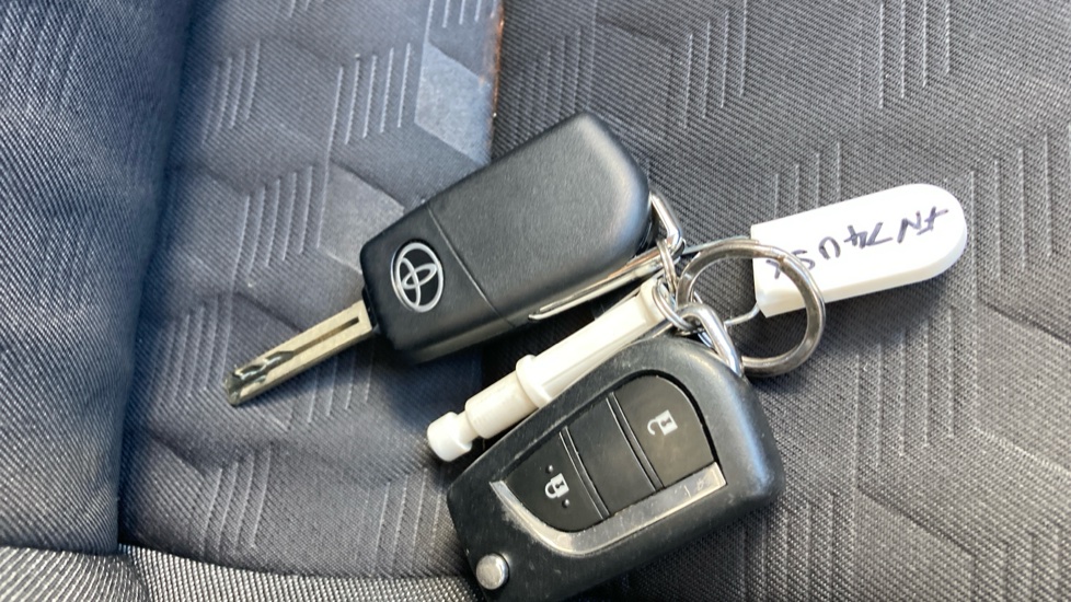 Toyota Yaris 1.5 Hybrid Design 5dr CVT Hybrid Hatchback - Image 28