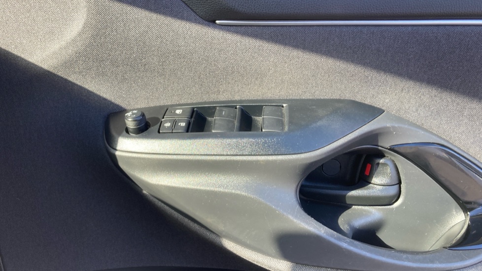 Toyota Yaris 1.5 Hybrid Design 5dr CVT Hybrid Hatchback - Image 29