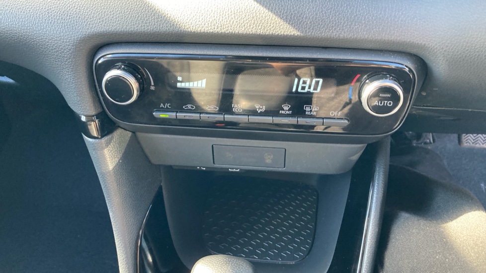 Toyota Yaris 1.5 Hybrid Design 5dr CVT Hybrid Hatchback - Image 34