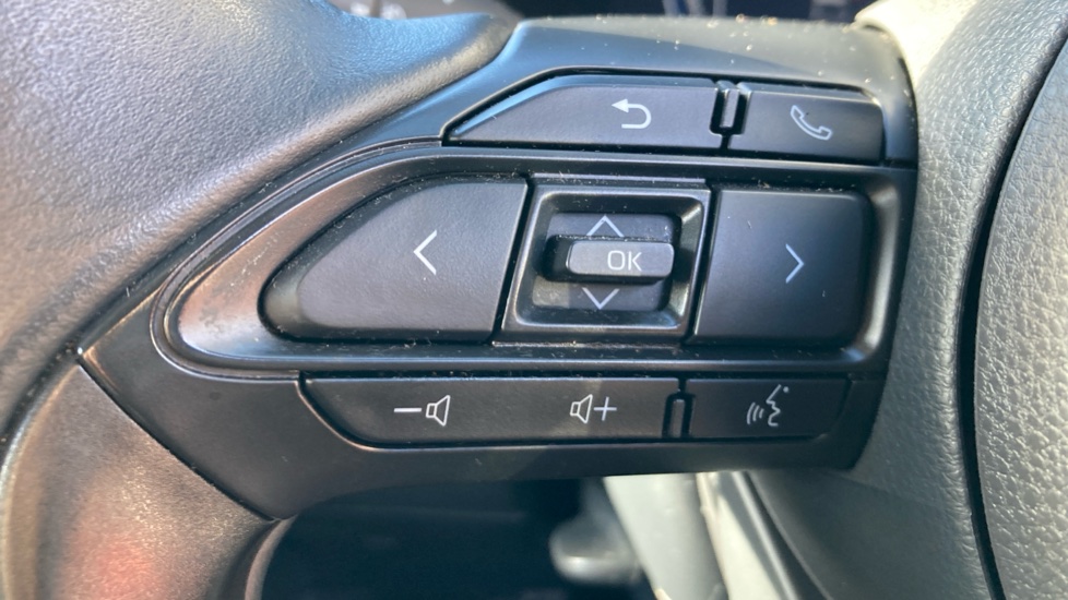 Toyota Yaris 1.5 Hybrid Design 5dr CVT Hybrid Hatchback - Image 37