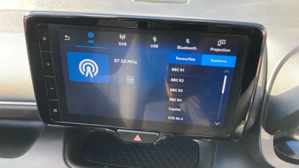 Toyota Yaris 1.5 Hybrid Design 5dr CVT Hybrid Hatchback - Image 44