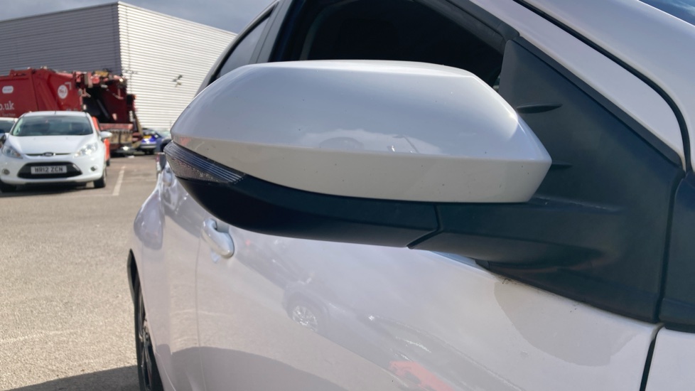 Toyota Yaris 1.5 Hybrid Design 5dr CVT Hybrid Hatchback - Image 47