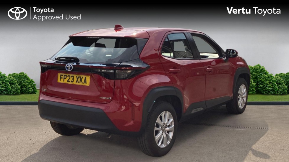 Toyota Yaris Cross 1.5 Hybrid Icon 5dr CVT Hybrid Estate - Image 2