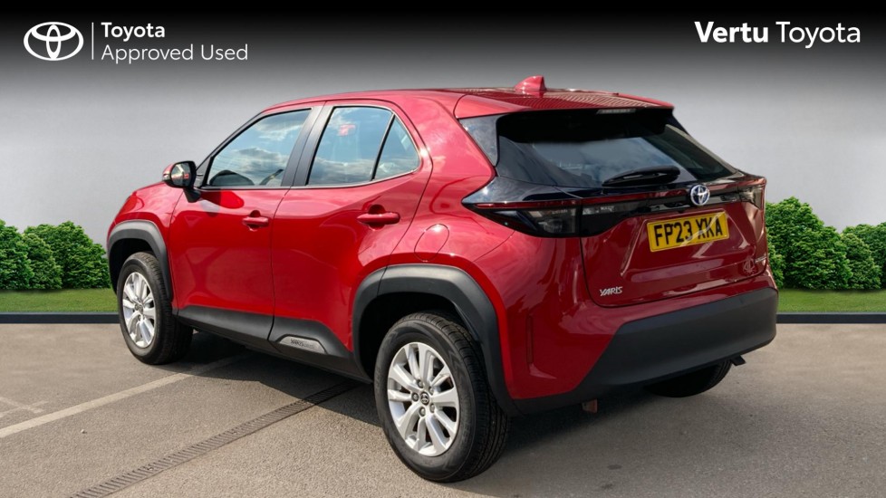 Toyota Yaris Cross 1.5 Hybrid Icon 5dr CVT Hybrid Estate - Image 4