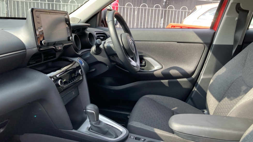 Toyota Yaris Cross 1.5 Hybrid Icon 5dr CVT Hybrid Estate - Image 5