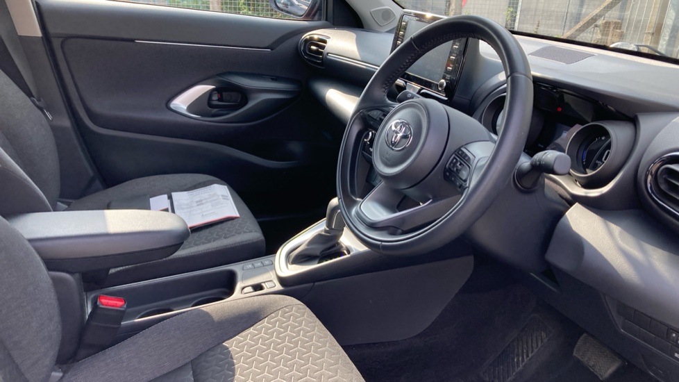 Toyota Yaris Cross 1.5 Hybrid Icon 5dr CVT Hybrid Estate - Image 12