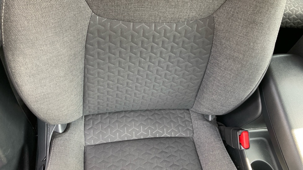 Toyota Yaris Cross 1.5 Hybrid Icon 5dr CVT Hybrid Estate - Image 14