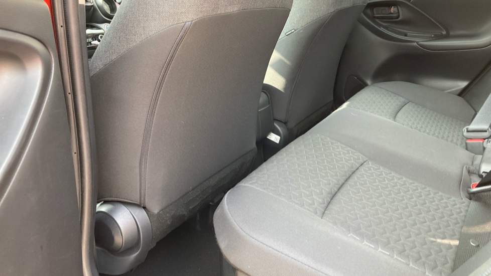 Toyota Yaris Cross 1.5 Hybrid Icon 5dr CVT Hybrid Estate - Image 15