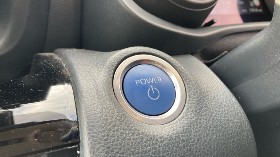 Toyota Yaris Cross 1.5 Hybrid Icon 5dr CVT Hybrid Estate - Image 16
