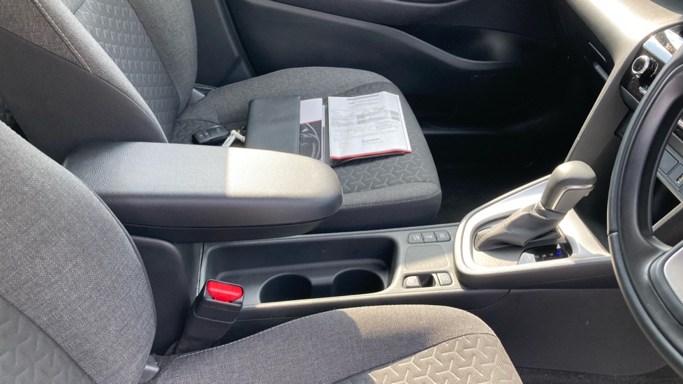 Toyota Yaris Cross 1.5 Hybrid Icon 5dr CVT Hybrid Estate - Image 18
