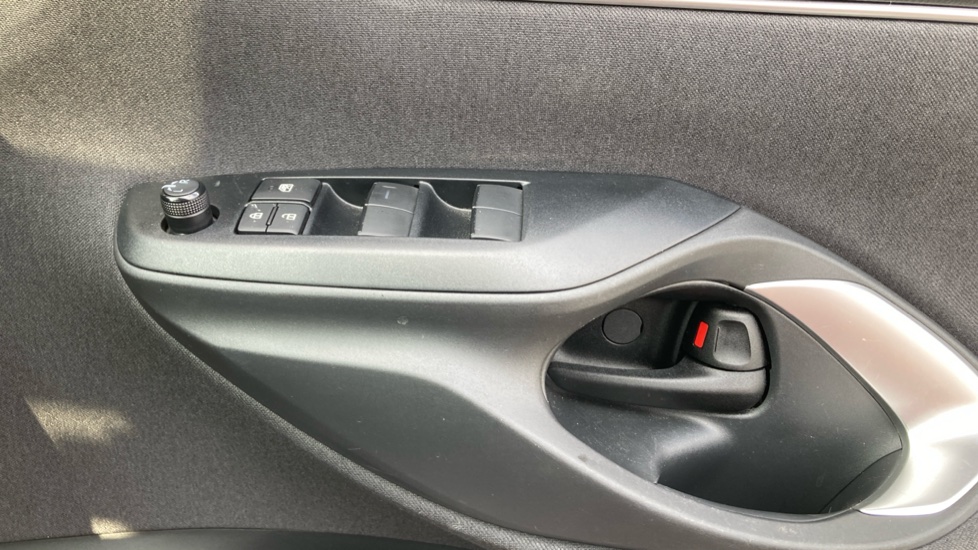 Toyota Yaris Cross 1.5 Hybrid Icon 5dr CVT Hybrid Estate - Image 20