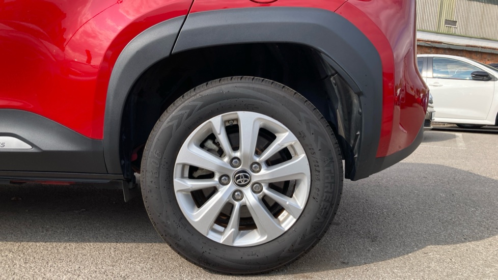 Toyota Yaris Cross 1.5 Hybrid Icon 5dr CVT Hybrid Estate - Image 25