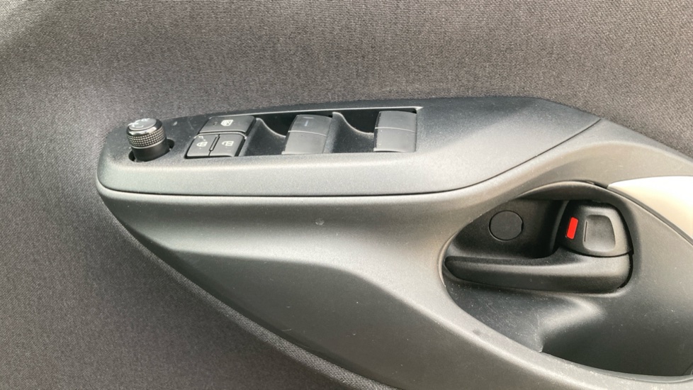 Toyota Yaris Cross 1.5 Hybrid Icon 5dr CVT Hybrid Estate - Image 29