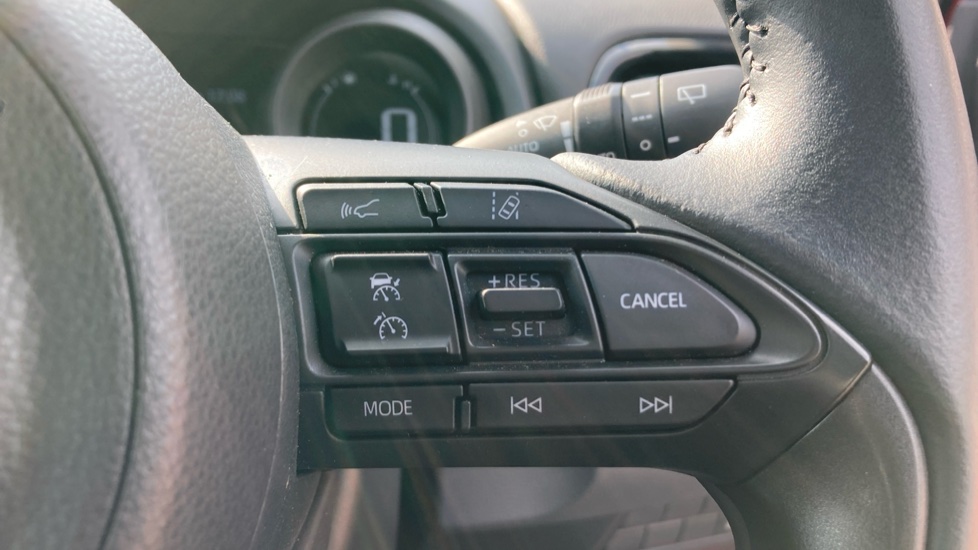 Toyota Yaris Cross 1.5 Hybrid Icon 5dr CVT Hybrid Estate - Image 30