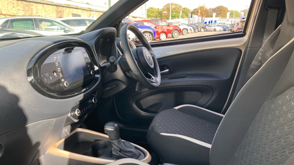 Toyota Aygo X 1.0 VVT-i Edge 5dr Auto Petrol Hatchback - Image 5