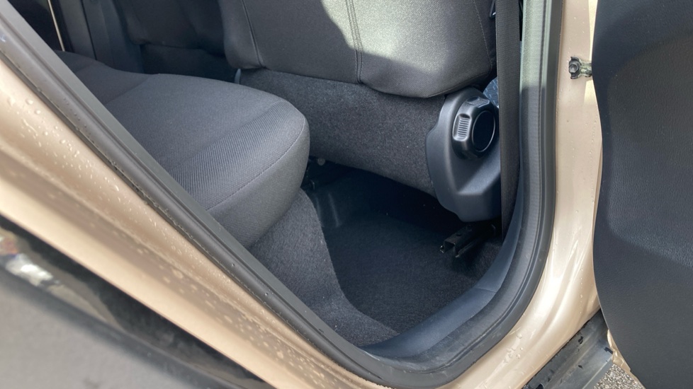 Toyota Aygo X 1.0 VVT-i Edge 5dr Auto Petrol Hatchback - Image 8