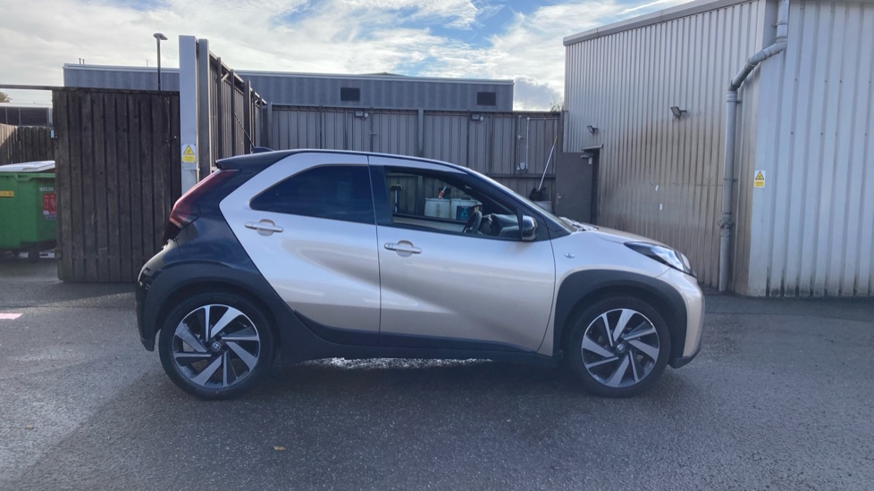 Toyota Aygo X 1.0 VVT-i Edge 5dr Auto Petrol Hatchback - Image 23