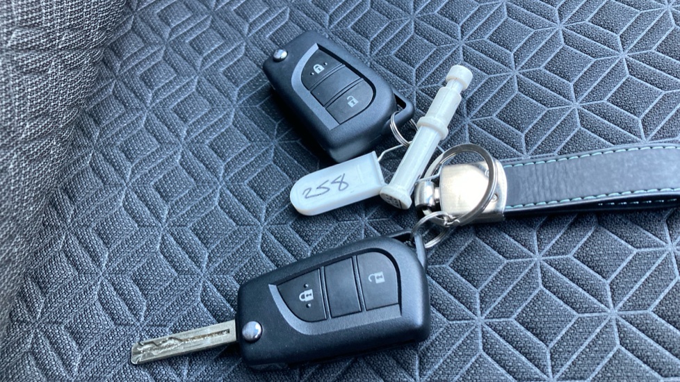 Toyota Aygo X 1.0 VVT-i Edge 5dr Auto Petrol Hatchback - Image 28