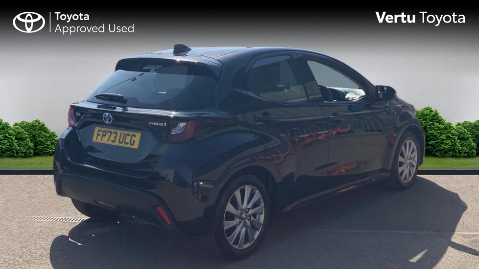 Toyota Yaris 1.5 Hybrid Icon 5dr CVT Hybrid Hatchback - Image 2