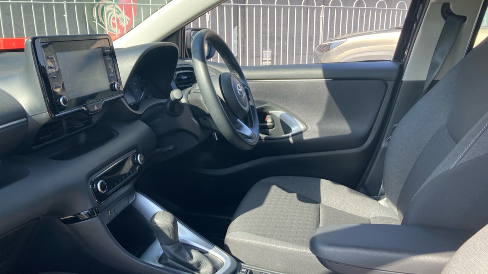 Toyota Yaris 1.5 Hybrid Icon 5dr CVT Hybrid Hatchback - Image 5