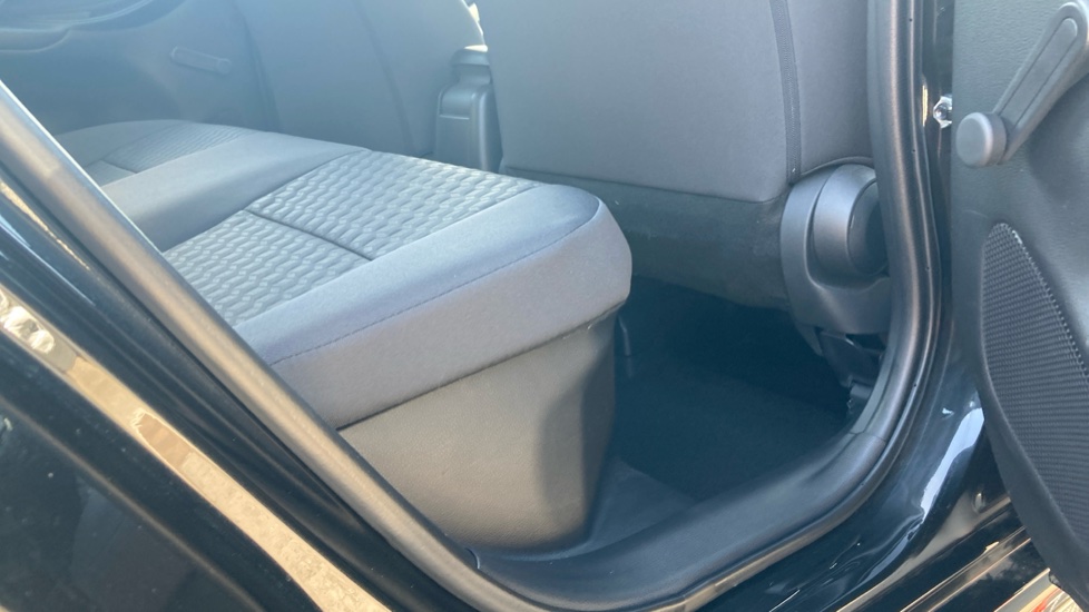 Toyota Yaris 1.5 Hybrid Icon 5dr CVT Hybrid Hatchback - Image 8