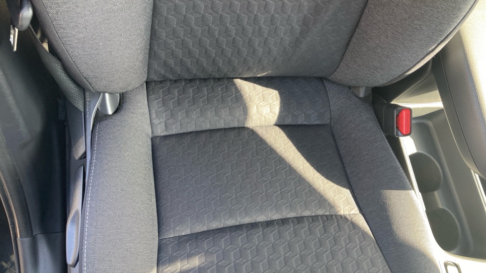 Toyota Yaris 1.5 Hybrid Icon 5dr CVT Hybrid Hatchback - Image 14