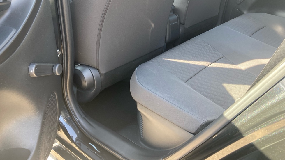 Toyota Yaris 1.5 Hybrid Icon 5dr CVT Hybrid Hatchback - Image 15