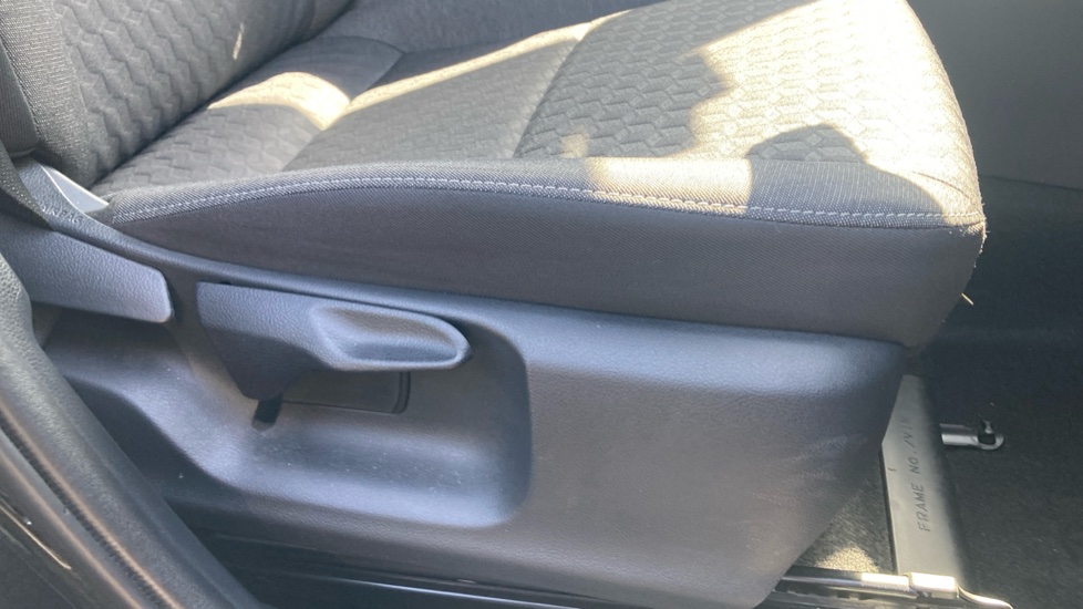 Toyota Yaris 1.5 Hybrid Icon 5dr CVT Hybrid Hatchback - Image 17