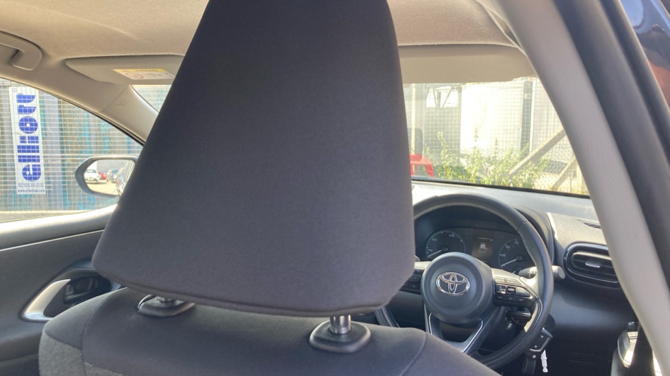 Toyota Yaris 1.5 Hybrid Icon 5dr CVT Hybrid Hatchback - Image 19