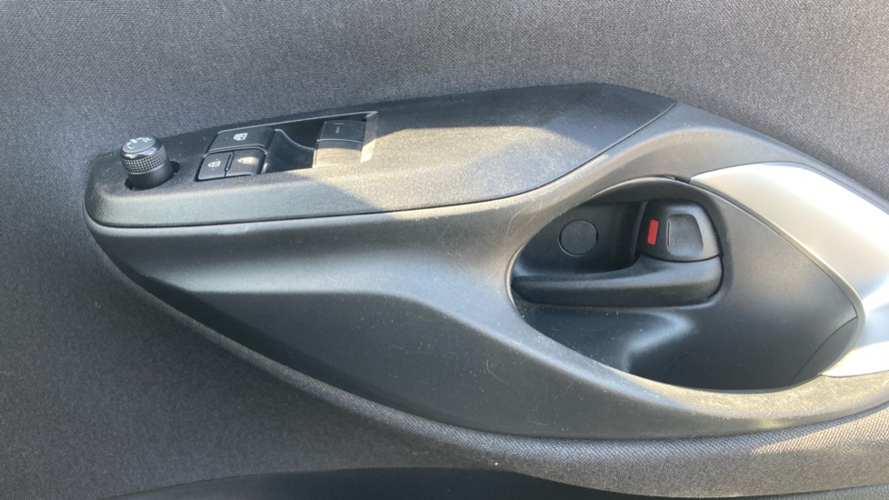 Toyota Yaris 1.5 Hybrid Icon 5dr CVT Hybrid Hatchback - Image 20