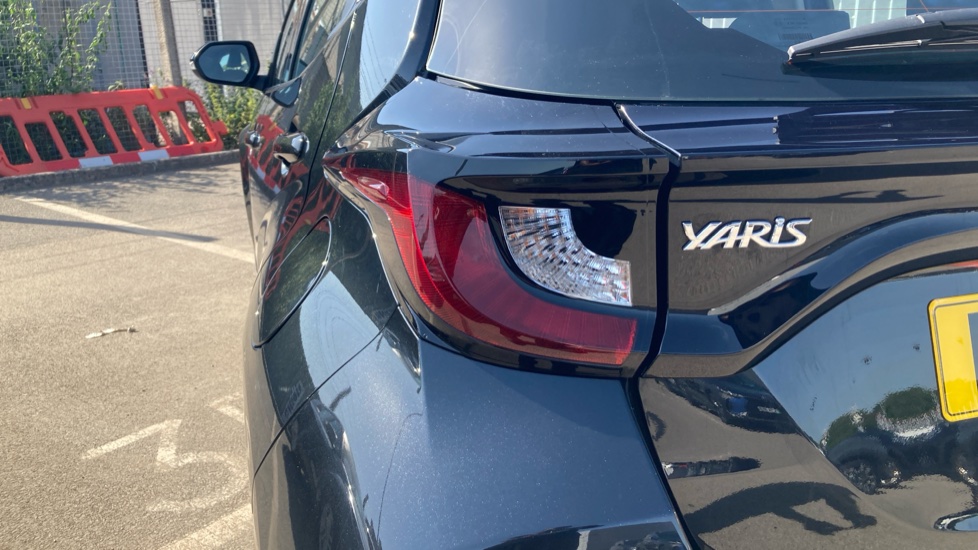 Toyota Yaris 1.5 Hybrid Icon 5dr CVT Hybrid Hatchback - Image 21