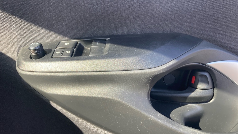 Toyota Yaris 1.5 Hybrid Icon 5dr CVT Hybrid Hatchback - Image 29