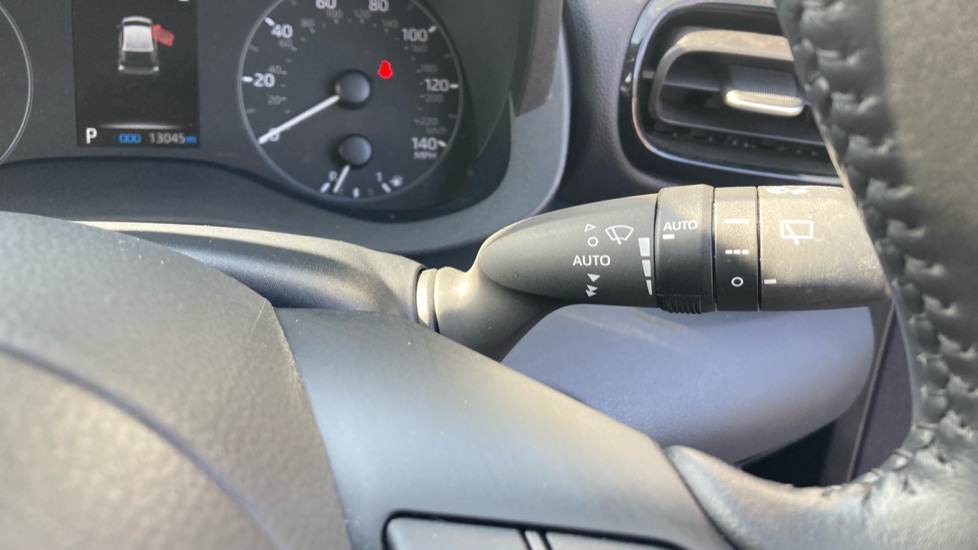 Toyota Yaris 1.5 Hybrid Icon 5dr CVT Hybrid Hatchback - Image 31