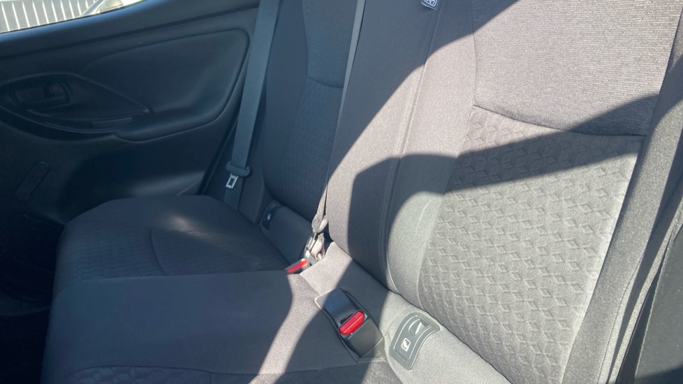 Toyota Yaris 1.5 Hybrid Icon 5dr CVT Hybrid Hatchback - Image 39