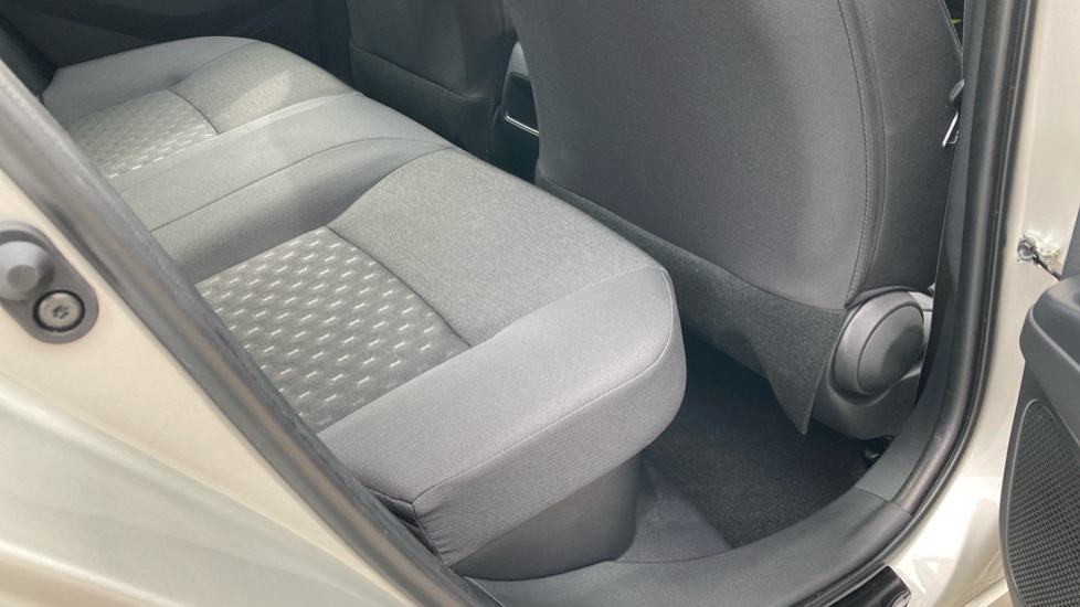 Toyota Corolla 2.0 Hybrid 178 Icon 5dr CVT Hybrid Hatchback - Image 8