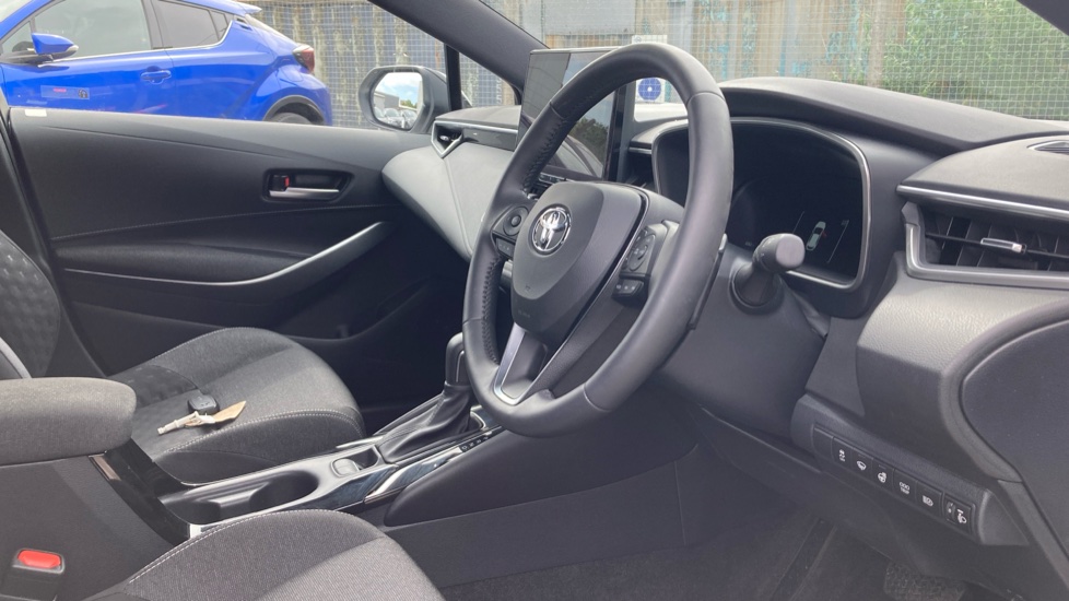 Toyota Corolla 2.0 Hybrid 178 Icon 5dr CVT Hybrid Hatchback - Image 12