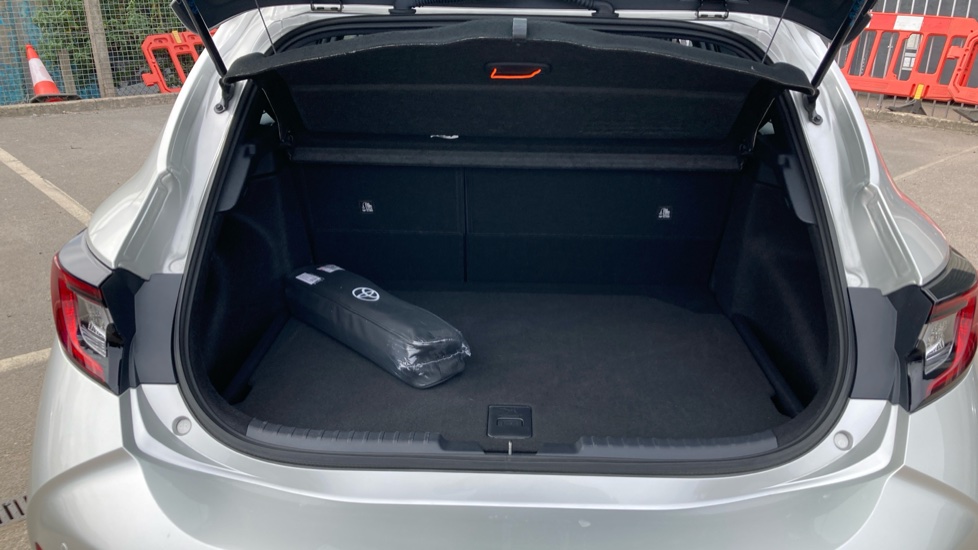 Toyota Corolla 2.0 Hybrid 178 Icon 5dr CVT Hybrid Hatchback - Image 13