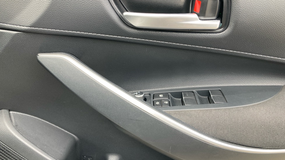 Toyota Corolla 2.0 Hybrid 178 Icon 5dr CVT Hybrid Hatchback - Image 20