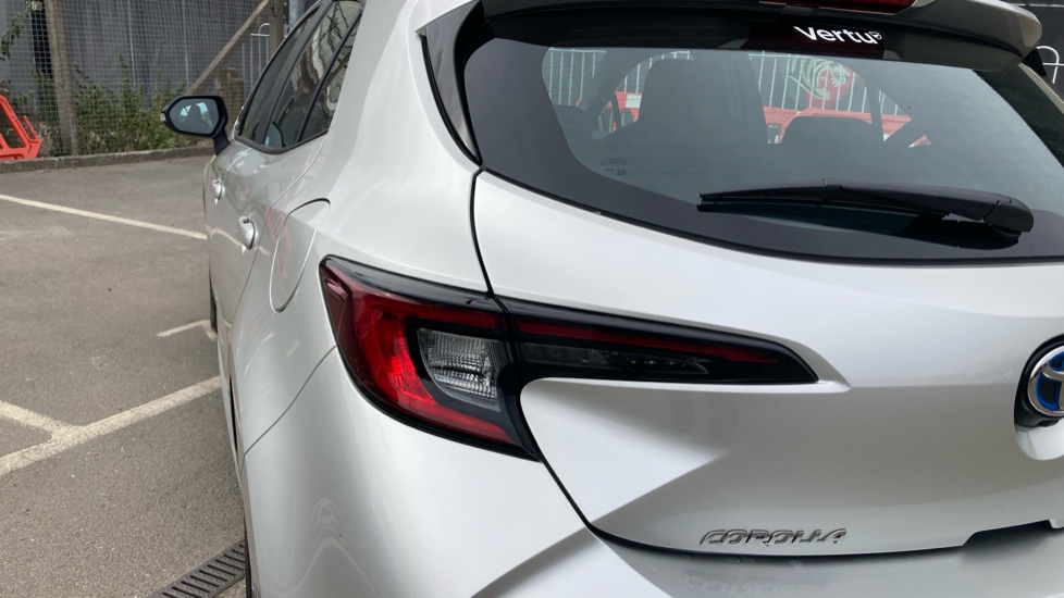 Toyota Corolla 2.0 Hybrid 178 Icon 5dr CVT Hybrid Hatchback - Image 21