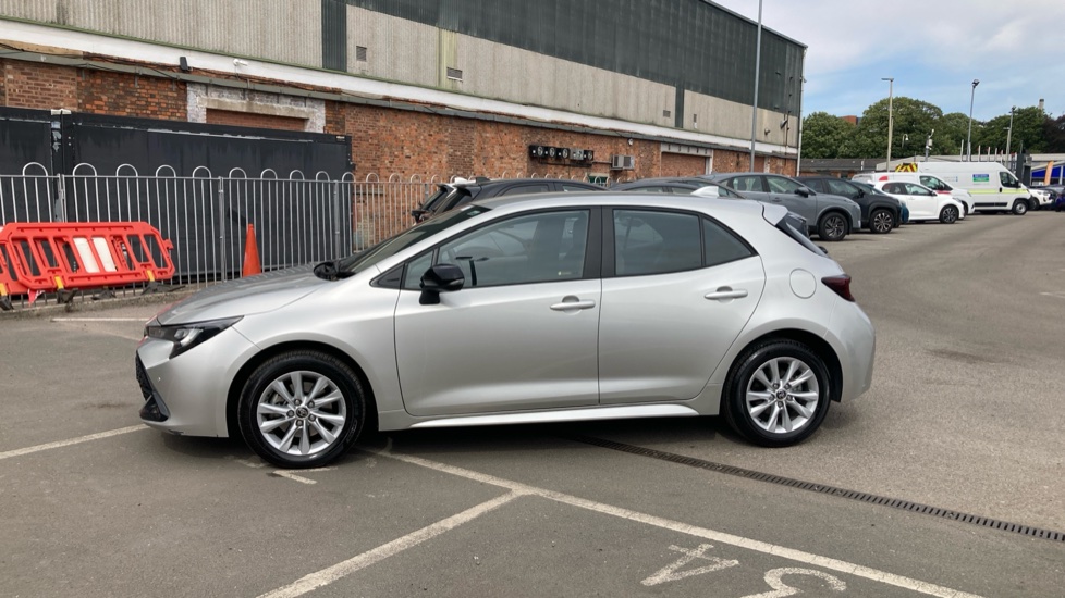 Toyota Corolla 2.0 Hybrid 178 Icon 5dr CVT Hybrid Hatchback - Image 24