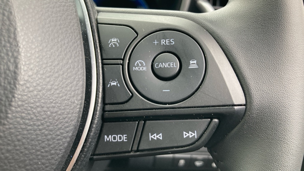 Toyota Corolla 2.0 Hybrid 178 Icon 5dr CVT Hybrid Hatchback - Image 30