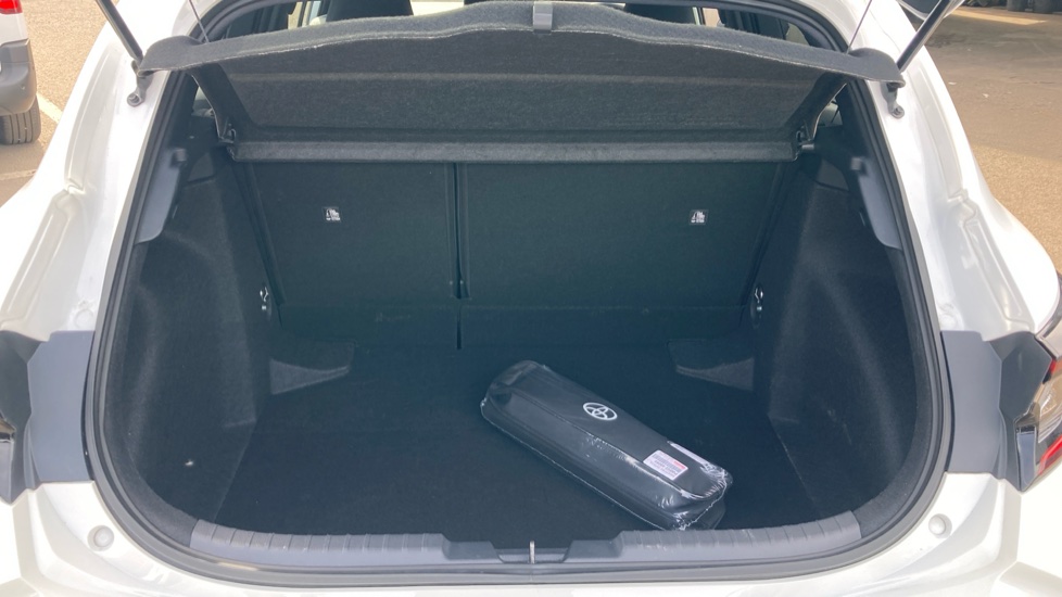 Toyota Corolla 1.8 Hybrid Design 5dr CVT Hybrid Hatchback - Image 13