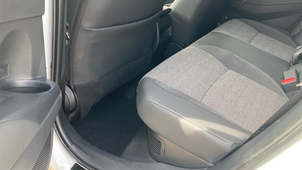 Toyota Corolla 1.8 Hybrid Design 5dr CVT Hybrid Hatchback - Image 15