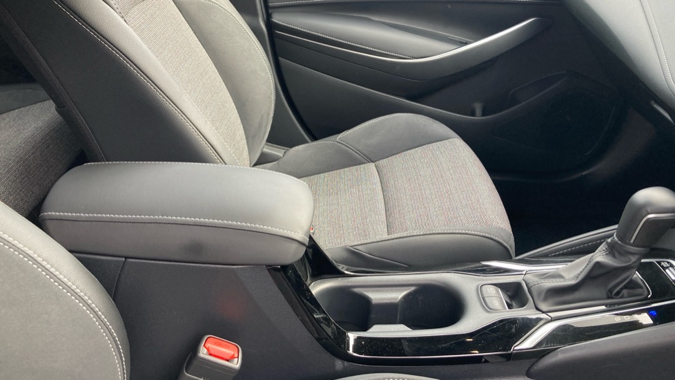Toyota Corolla 1.8 Hybrid Design 5dr CVT Hybrid Hatchback - Image 18