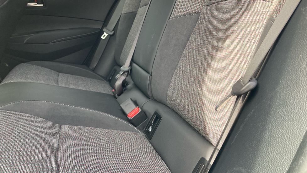Toyota Corolla 1.8 Hybrid Design 5dr CVT Hybrid Hatchback - Image 39