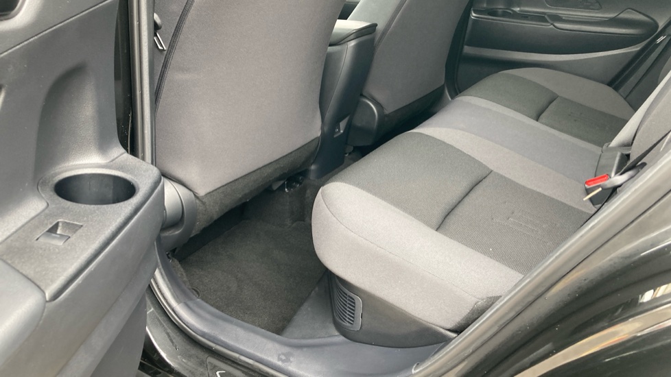 Toyota C-HR 1.8 Hybrid Design 5dr CVT Hybrid Hatchback - Image 15
