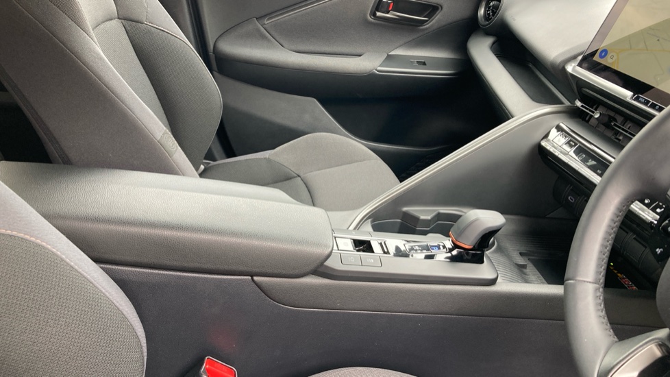 Toyota C-HR 1.8 Hybrid Design 5dr CVT Hybrid Hatchback - Image 18