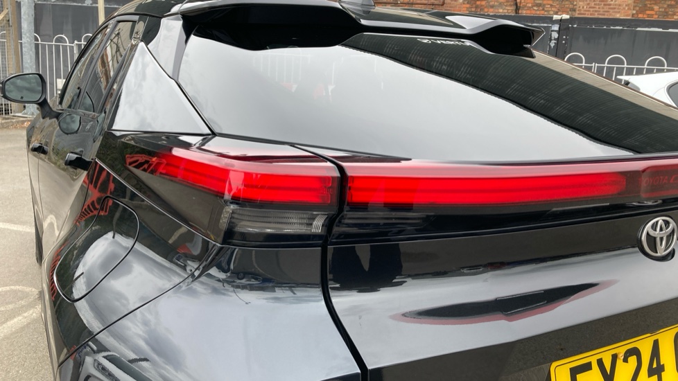 Toyota C-HR 1.8 Hybrid Design 5dr CVT Hybrid Hatchback - Image 21