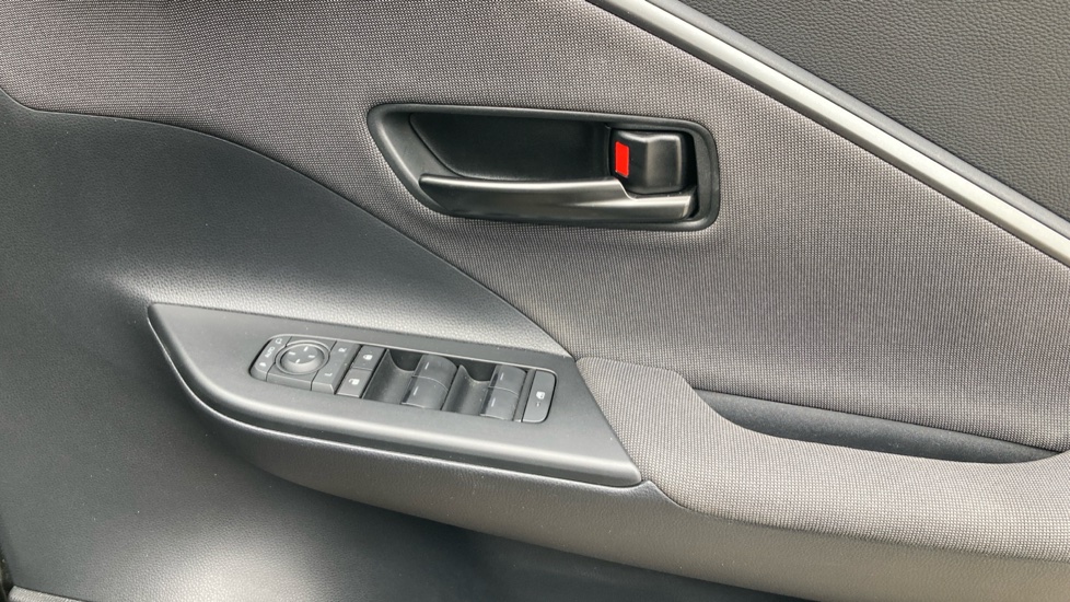 Toyota C-HR 1.8 Hybrid Design 5dr CVT Hybrid Hatchback - Image 30
